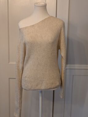 Abercrombie & Fitch Women’s Loose Knit Slouchy Cream Sweater